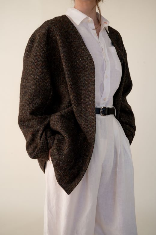 Handmade dark brown herringbone tweed Báinín jacket, crafted in Ireland with premium textiles and deep linen-lined pockets.