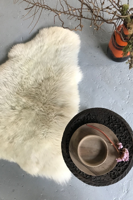 Luxurious cream Irish sheepskin rug, expertly crafted by local makers using high-quality, super soft natural wool.